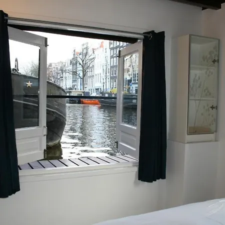 船上ホテル The Blue Houseboat